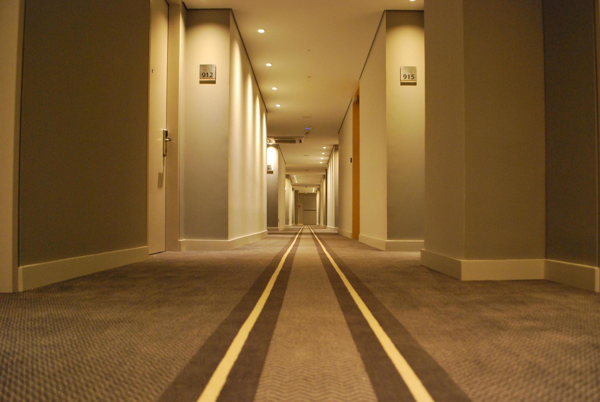 Готель Movich Buro 51 Барранкілья Екстер'єр фото A corridor in a hotel