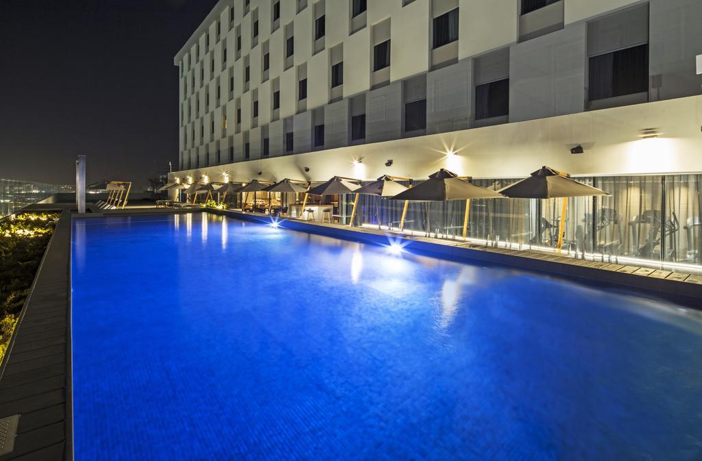 Готель Movich Buro 51 Барранкілья Екстер'єр фото The pool at the hotel