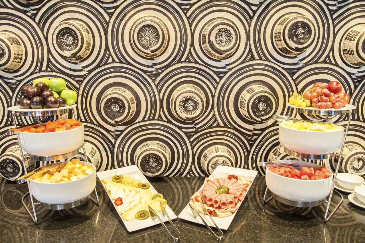 Готель Movich Buro 51 Барранкілья Екстер'єр фото A selection of cold cuts at a buffet