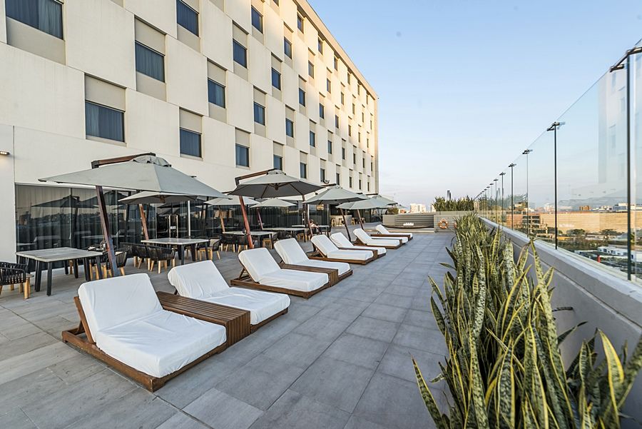 Готель Movich Buro 51 Барранкілья Екстер'єр фото Rooftop pool at the Hilton Scottsdale Resort at the Peak